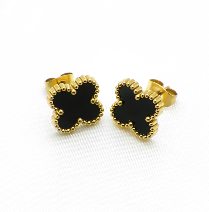 CLOVER STUDS
