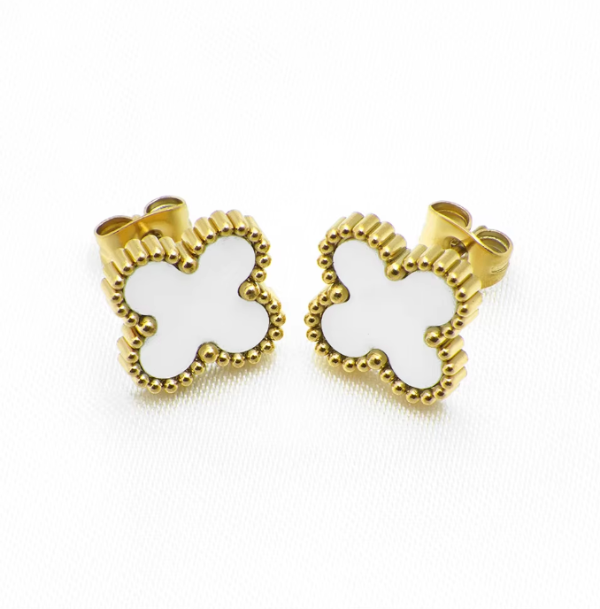 CLOVER STUDS