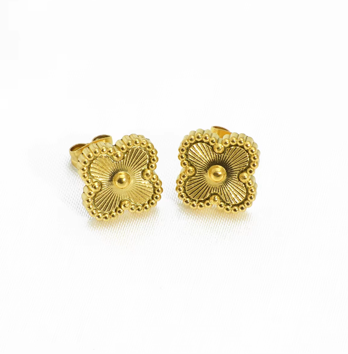 CLOVER STUDS